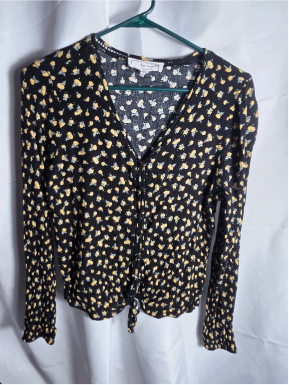 Women's Hippie Rose Floral Long Sleeve Floral Tie-Front Top Black Yellow Size L